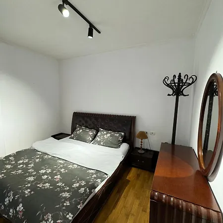 Center Apartment,new Bazaar * טיראנה