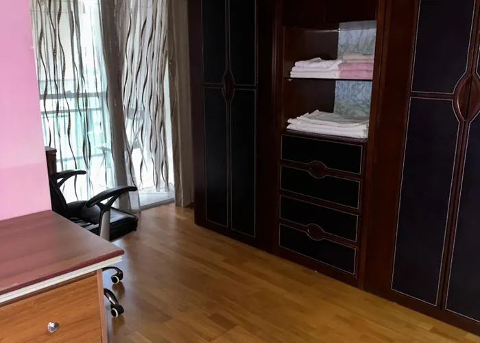 Center Apartment,new Bazaar *